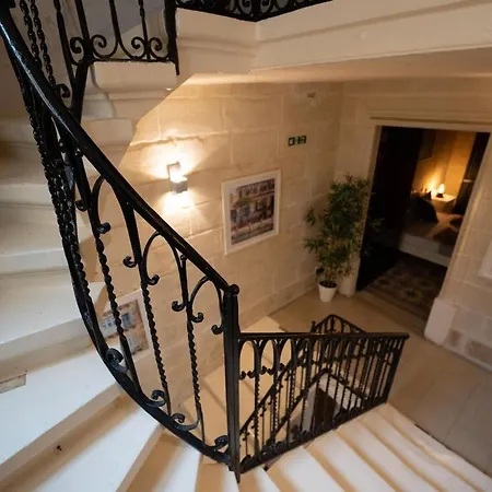 House Of - 4br Traditional Townhouse Hébergement de vacances *