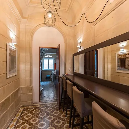 House Of - 4br Traditional Townhouse Sliema