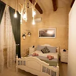 Σπίτι διακοπών House Of - 4br Traditional Townhouse *