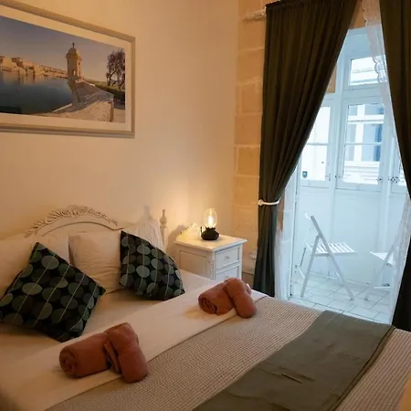 House Of - 4br Traditional Townhouse Sliema