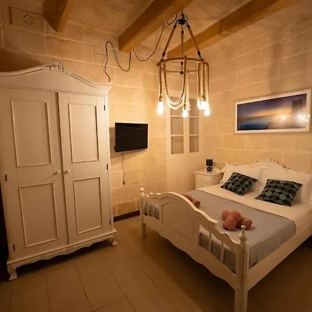 House Of - 4br Traditional Townhouse * Sliema