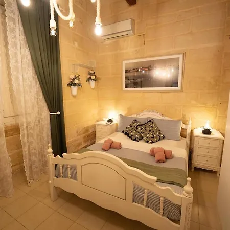 Dom wakacyjny House Of - 4br Traditional Townhouse