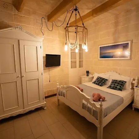 House Of - 4br Traditional Townhouse *