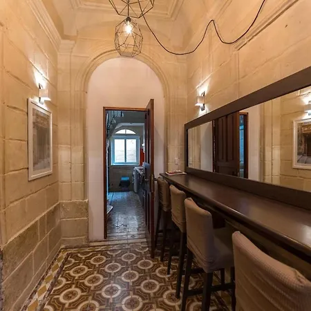 Dom wakacyjny House Of - 4br Traditional Townhouse *